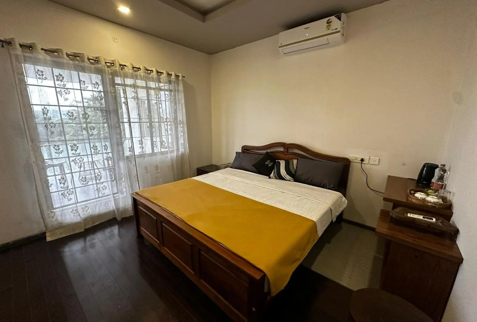 Dew Drop Dolphin City Kochi Homestay
