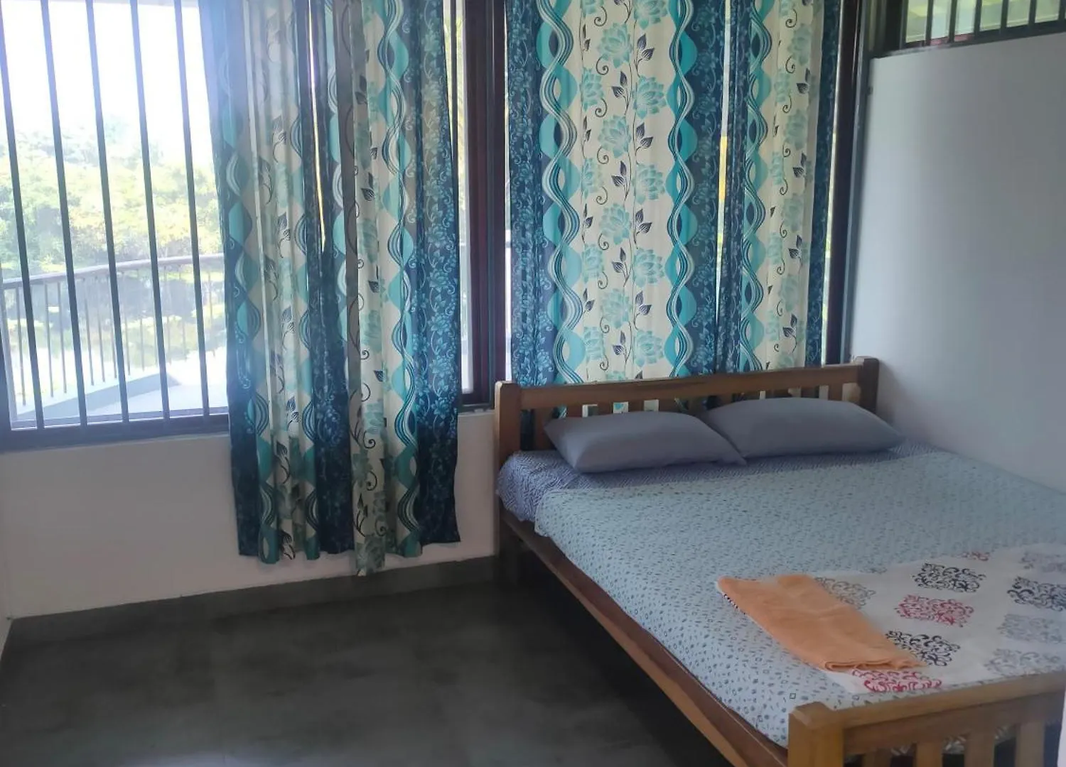 Dew Drop Dolphin City Kochi Homestay